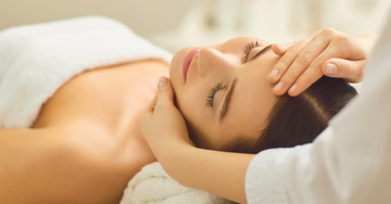 What experience does the Intraceuticals Oxygen Facial offer?