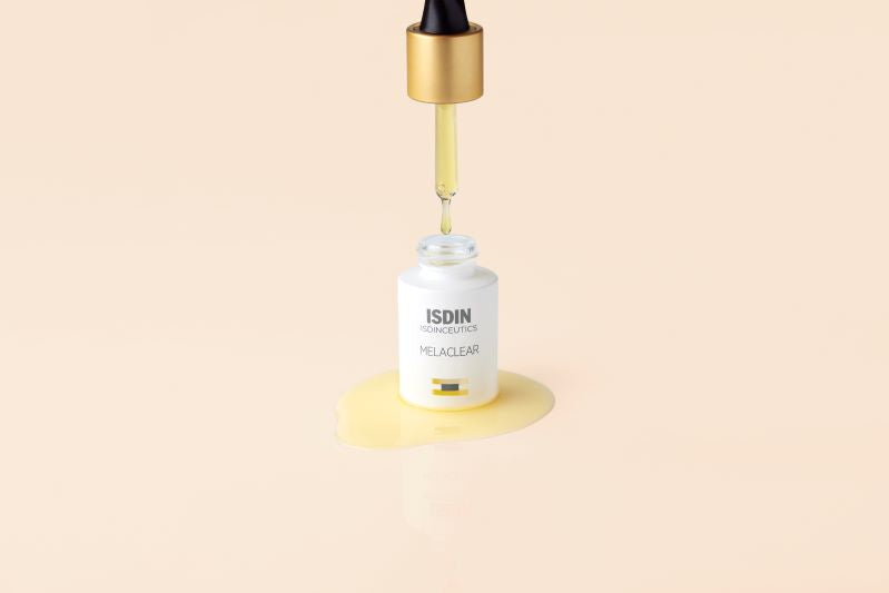 ISDIN Isdinceutics Melaclear Dark Spot Correcting Serum 15ml – Image 3
