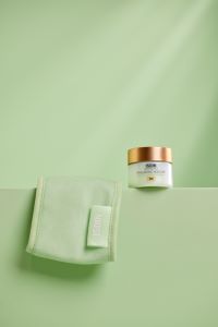 ISDIN Isdinceutics Hyaluronic Moisture Cream - Oily Skin 50g – Image 2