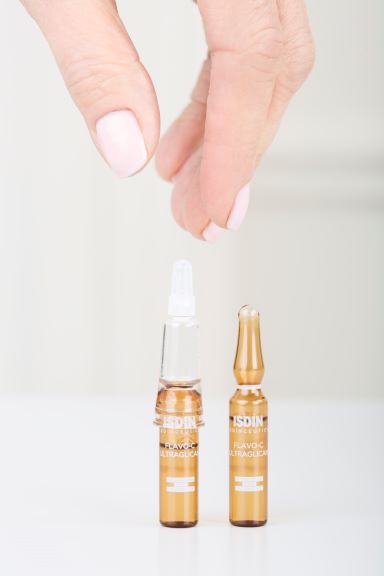 ISDIN Isdinceutics Flavo-C Ultraglican Ampoules 10X2ml – Image 3